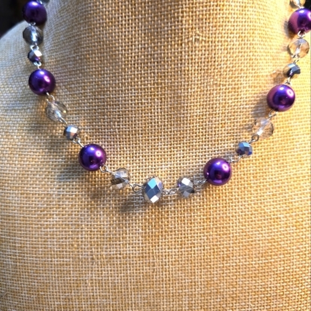 1946 Purple and Silver Beaded Necklace